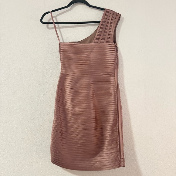 BCBGMAXAZRIA Eden One Shoulder Dusty Rose Pink Bodycon Bandage Dress Size 6 - Picture 4 of 12